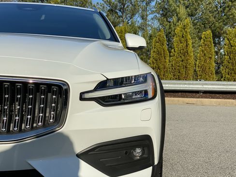 Used 2025 Volvo V60 B5 Cross Country Plus image 46