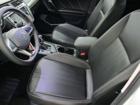 Used 2024 Volkswagen Tiguan SE image 9