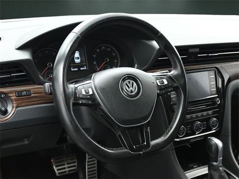 Used 2020 Volkswagen Passat 2.0T SEL image 22