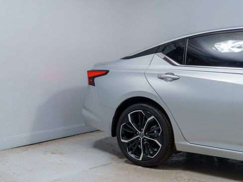 Used 2024 Nissan Altima 2.5 SR w/ SR Premium Package AWD/4WD image 11
