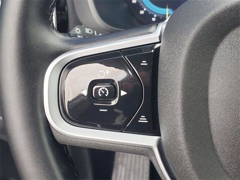 Used 2025 Volvo XC60 B5 Plus image 19