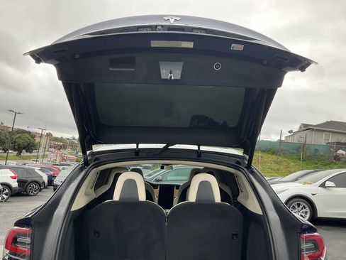 Used 2018 Tesla Model X 100D image 9