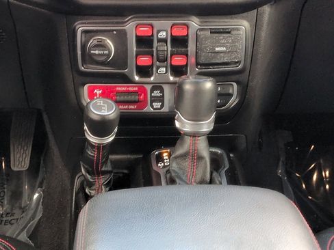Used 2023 Jeep Wrangler Unlimited Rubicon AWD/4WD image 18