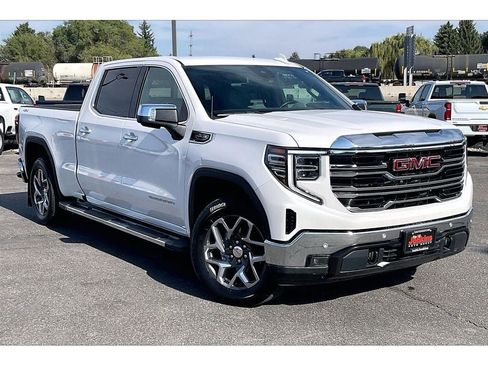 Used 2023 GMC Sierra 1500 SLT w/ SLT Premium Plus Package AWD/4WD image 2