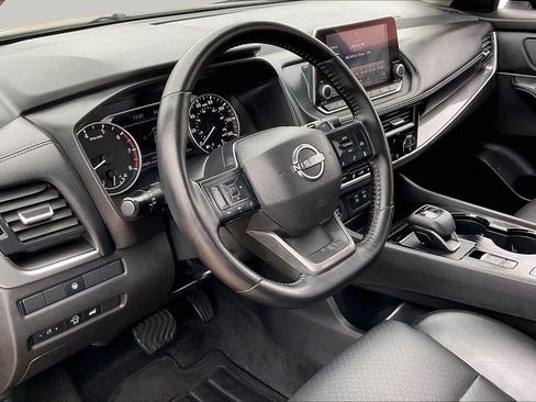 Used 2025 Nissan Rogue SV w/ SV Premium Package FWD image 18