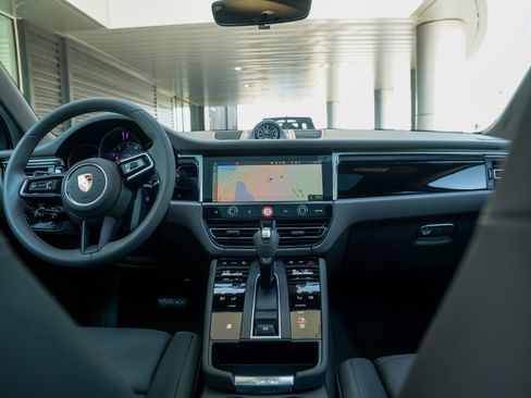 New 2026 Porsche Macan image 24