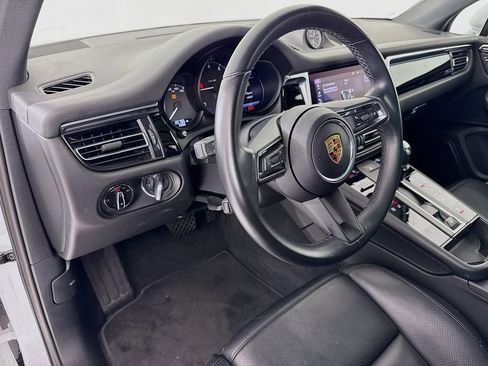 Certified 2024 Porsche Macan AWD/4WD image 4