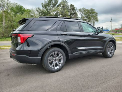 New 2026 Ford Explorer Active w/ Active Comfort Package AWD/4WD image 11