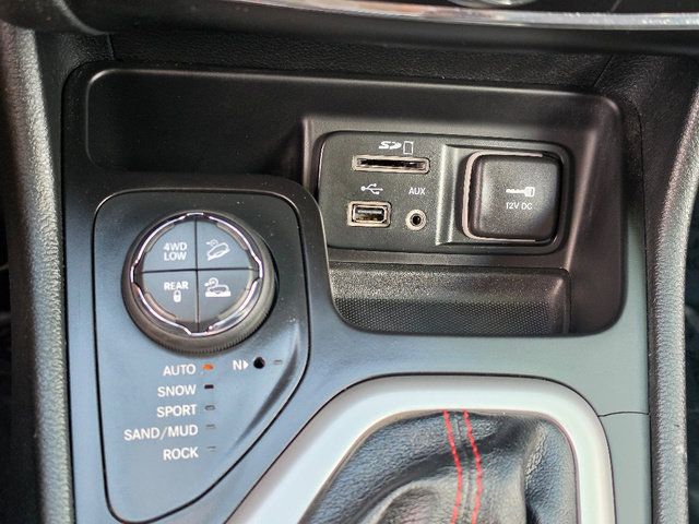 Used 2015 Jeep Cherokee Trailhawk w/ Cold Weather Group AWD/4WD image 26