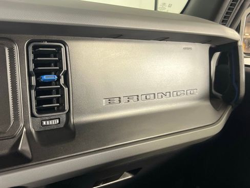 Used 2022 Ford Bronco Black Diamond w/ Sasquatch Package image 19