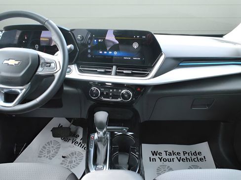 Used 2025 Chevrolet Trax LT w/ Driver Confidence Package FWD image 26
