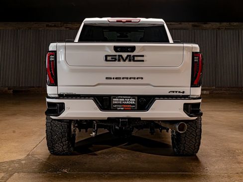 Used 2025 GMC Sierra 2500 AT4 AWD/4WD image 8