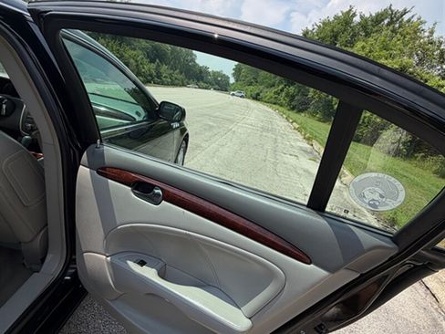 Used 2009 Buick Lucerne CXL FWD image 24