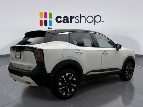 Used 2025 Nissan Kicks SV image 5