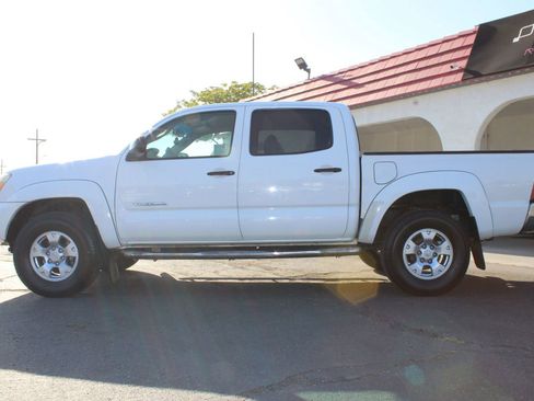 Used 2014 Toyota Tacoma PreRunner w/ SR5 Package RWD image 38