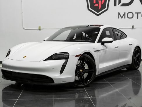 Used 2022 Porsche Taycan image 8