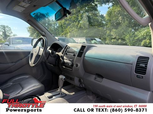 Used 2011 Nissan Frontier SL w/ Moonroof Pkg AWD/4WD image 13