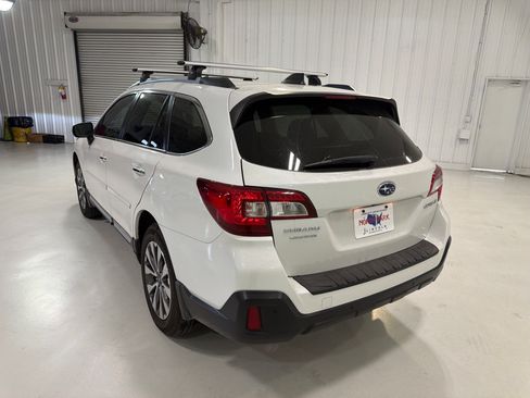 Used 2019 Subaru Outback 2.5i Touring AWD/4WD image 3