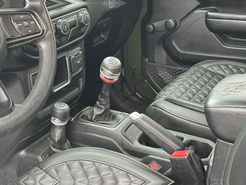 Used 2021 Jeep Gladiator Sport AWD/4WD image 17