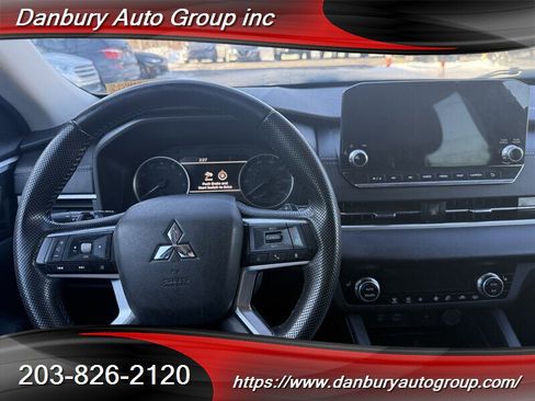 Used 2022 Mitsubishi Outlander SE image 10