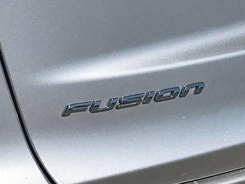 Used 2019 Ford Fusion SE FWD image 7