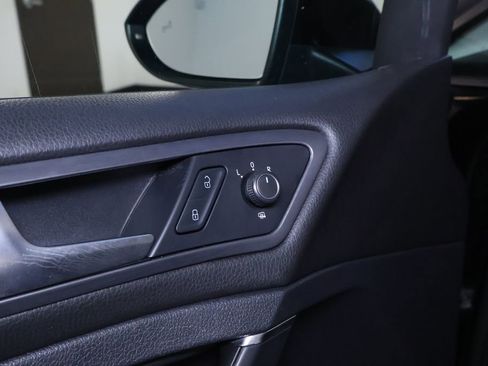 Used 2021 Volkswagen Golf 4-Door image 14