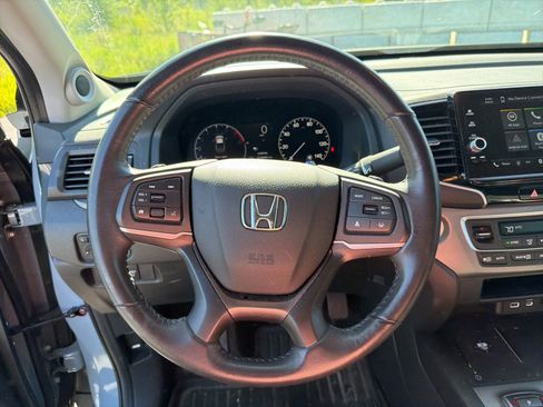 Used 2024 Honda Ridgeline Sport image 12