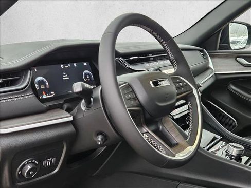 New 2026 Jeep Grand Cherokee Limited AWD/4WD image 3