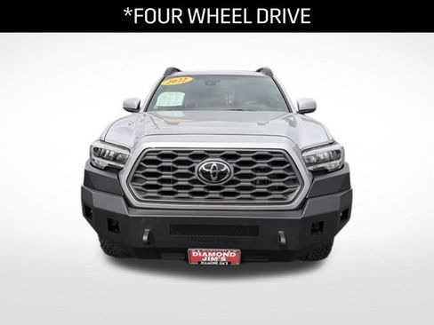 Used 2022 Toyota Tacoma TRD Off-Road w/ TRD Premium Off Road Package AWD/4WD image 9