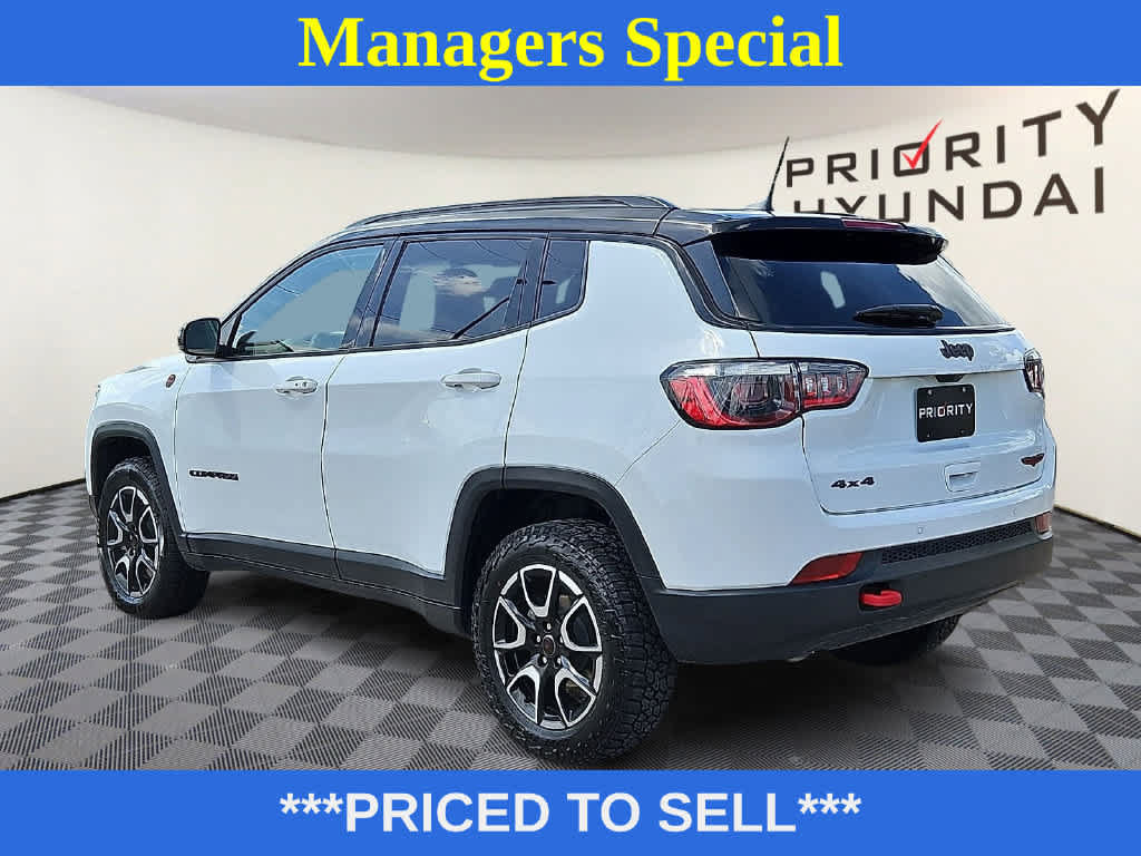 Used 2025 Jeep Compass Trailhawk AWD/4WD image 6