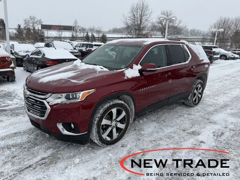 Used 2021 Chevrolet Traverse LT w/ LT Premium Package image 1
