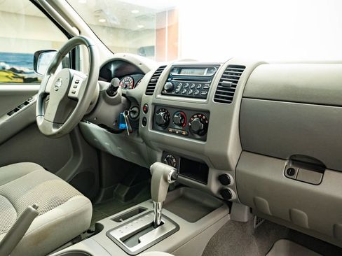 Used 2007 Nissan Frontier SE w/ SE Value Truck Pkg AWD/4WD image 44