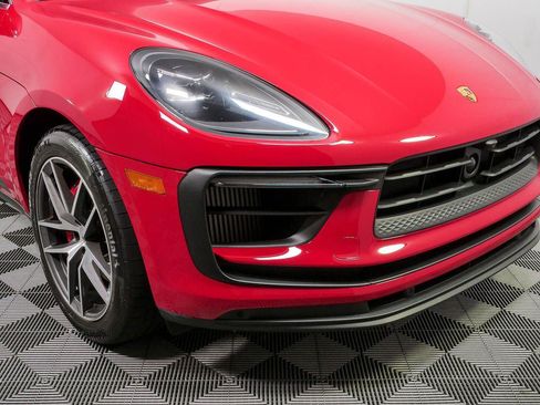 Certified 2022 Porsche Macan S AWD/4WD image 36