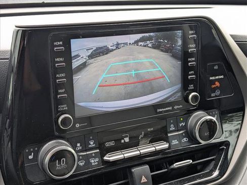 Used 2020 Toyota Highlander XLE image 12