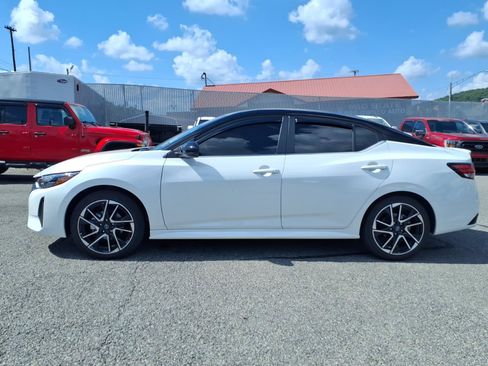 Used 2025 Nissan Sentra SR w/ Trunk Package FWD image 3