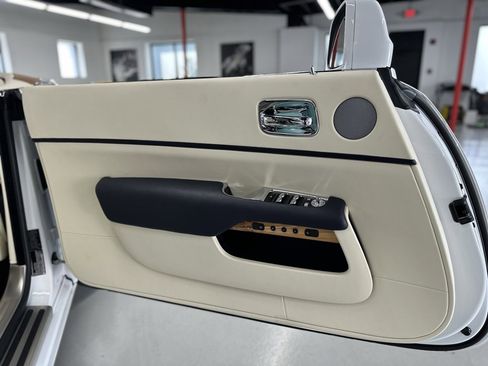 Used 2020 Rolls-Royce Dawn image 20