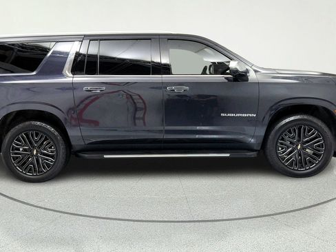 Certified 2025 Chevrolet Suburban Premier AWD/4WD image 6