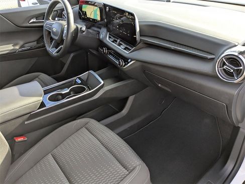 Used 2025 Chevrolet Equinox LT image 37