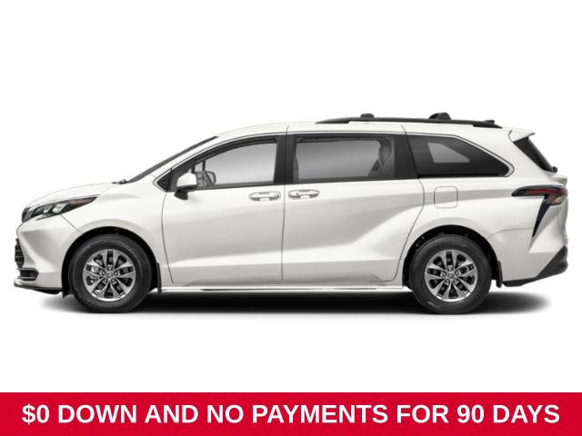 Used 2025 Toyota Sienna LE FWD image 3