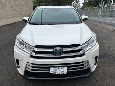 Used 2017 Toyota Highlander XLE AWD/4WD image 2