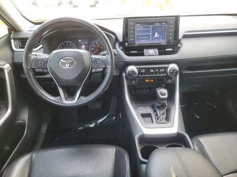 Used 2020 Toyota RAV4 XLE Premium FWD image 16