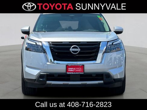 Used 2025 Nissan Pathfinder SL FWD image 11