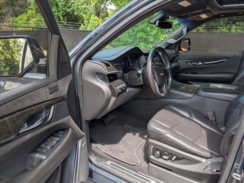 Used 2020 Cadillac Escalade Platinum AWD/4WD image 31