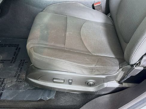Used 2016 GMC Acadia SLE FWD image 18