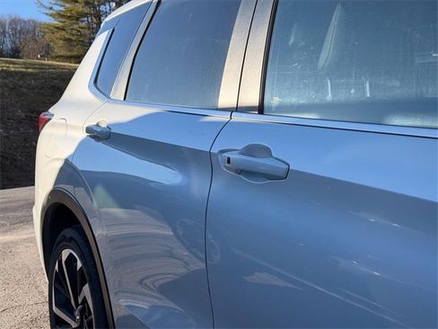 Used 2024 Mitsubishi Outlander SE image 16
