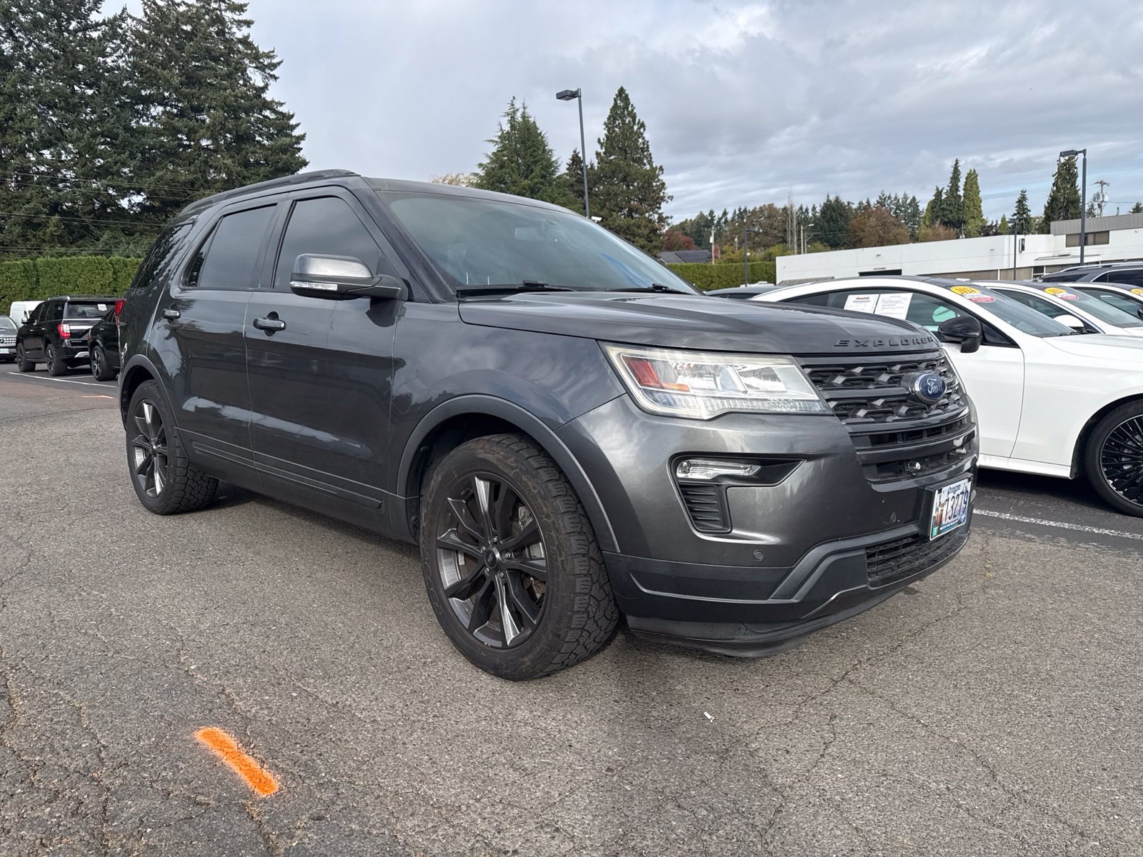Used 2018 Ford Explorer XLT w/ Equipment Group 202A FWD image 3