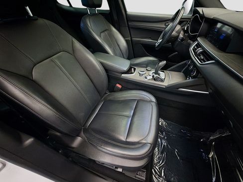 Used 2023 Alfa Romeo Stelvio Ti AWD/4WD image 15