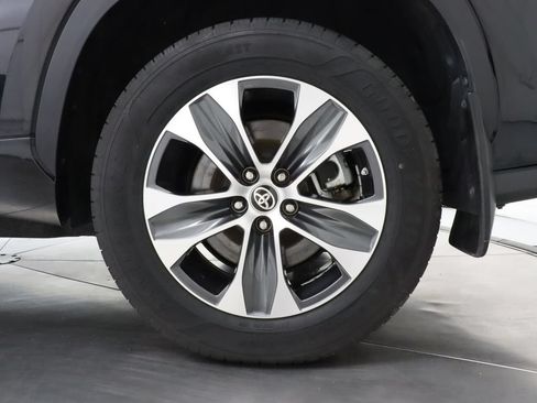 Used 2022 Toyota Highlander XLE AWD/4WD image 47