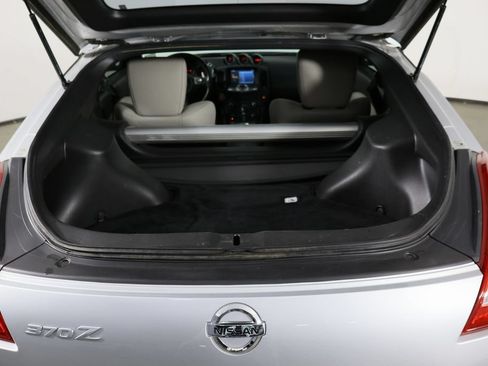 Used 2009 Nissan 370Z Touring RWD image 8