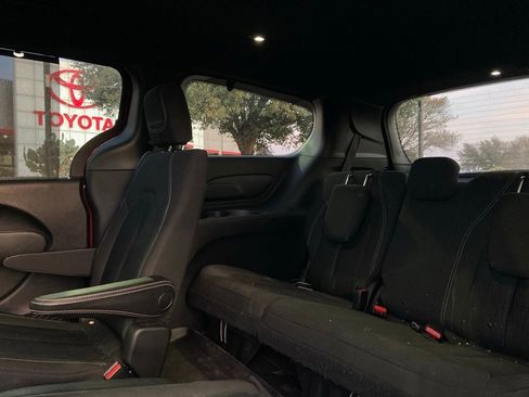 Used 2019 Chrysler Pacifica Touring Plus w/ Advanced Safetytec Group image 10